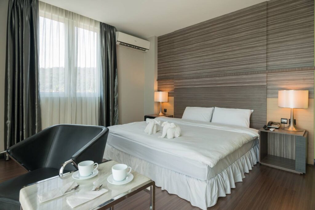 StoneVille Hotel - Photo 3